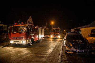 Nuertingen-Reudern: Biomuelltonnen brennen an Gebaeude